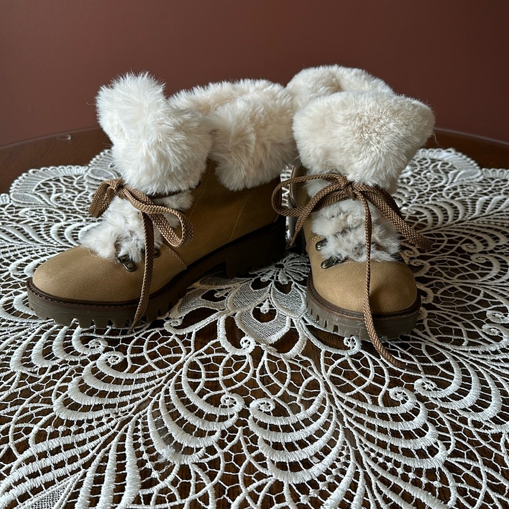 UNIONBAY Snow Shoe Boots with fake fur trim ~ New without box ~ size 6 1/2